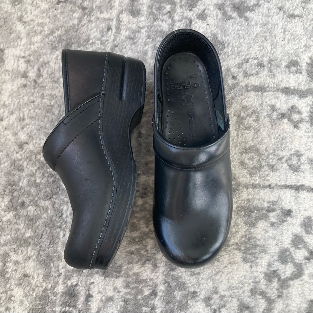 Dansko Black Leather Professional Clogs Narrow Size 38 EU 7.5-8 US